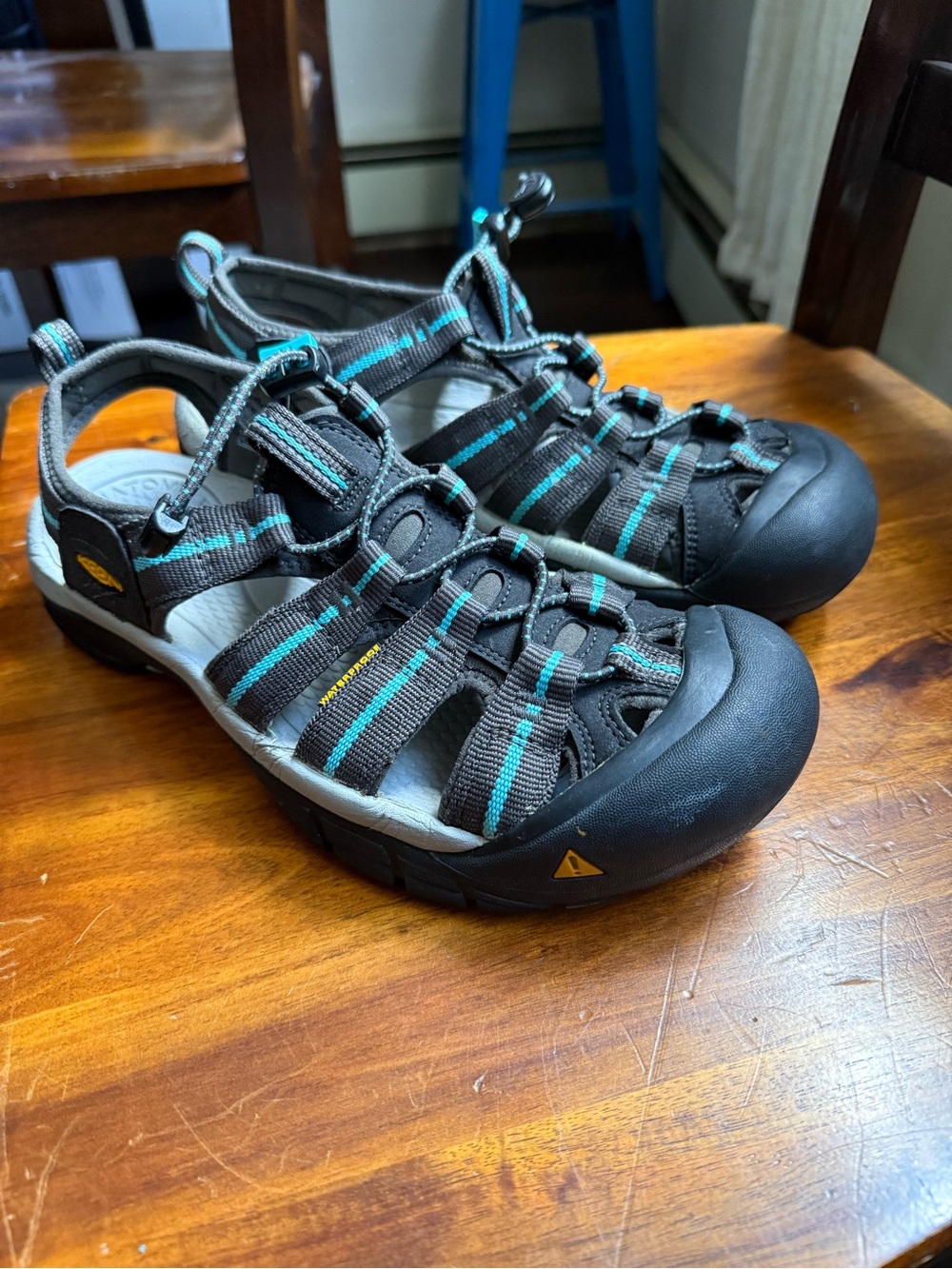 Keen woman’s ' Black & Teal Newport H2 Closed-Toe Sandals